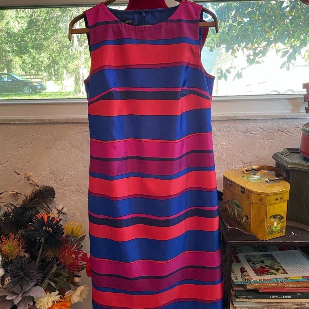 Talbots Dress Size 8 Lined Satin. Like new. Beautiful dress.